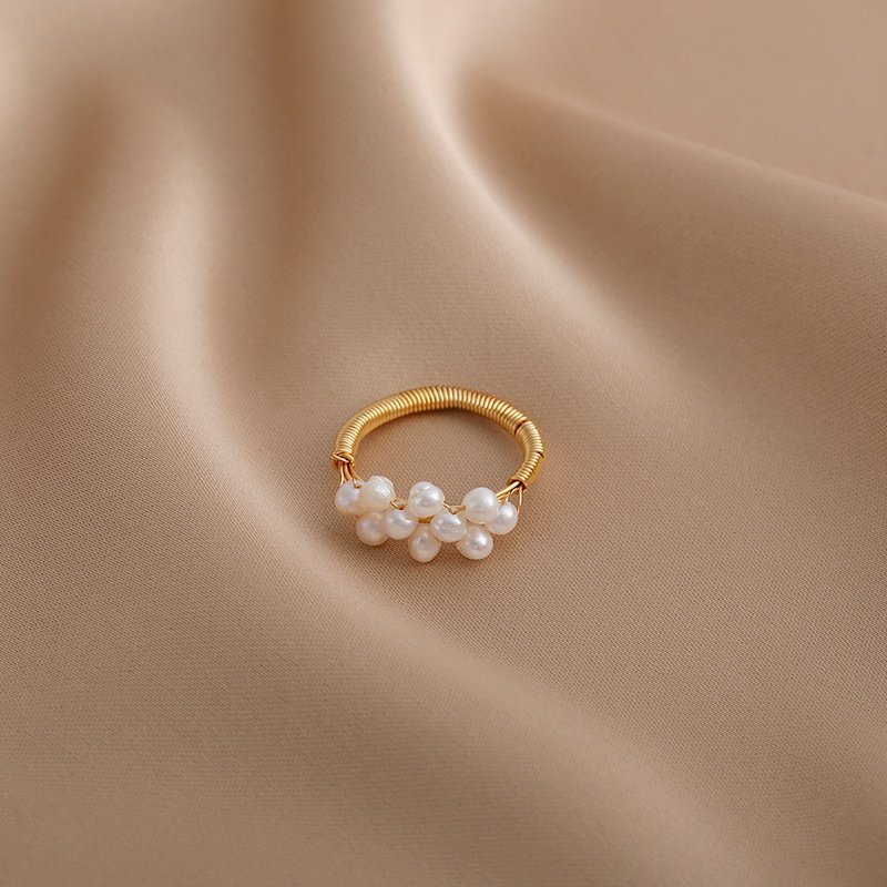 4i pearl inlaid niche design high-end French retro temperament middle finger ring female 4i pearl inlaid niche design high-end French retro temperament middle finger ring female