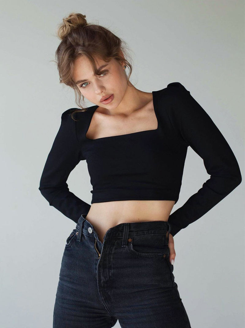 Short black hollow out long sleeve T-shirt Short black hollow out long sleeve T-shirt