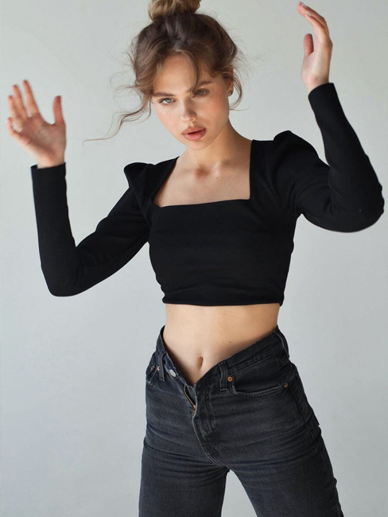 Short black hollow out long sleeve T-shirt Short black hollow out long sleeve T-shirt