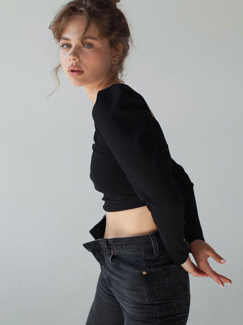 Short black hollow out long sleeve T-shirt Short black hollow out long sleeve T-shirt