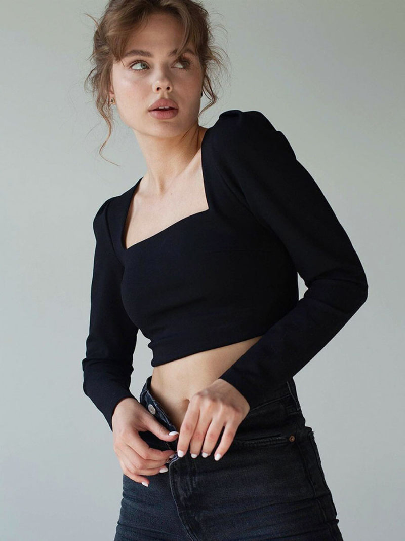 Short black hollow out long sleeve T-shirt Short black hollow out long sleeve T-shirt