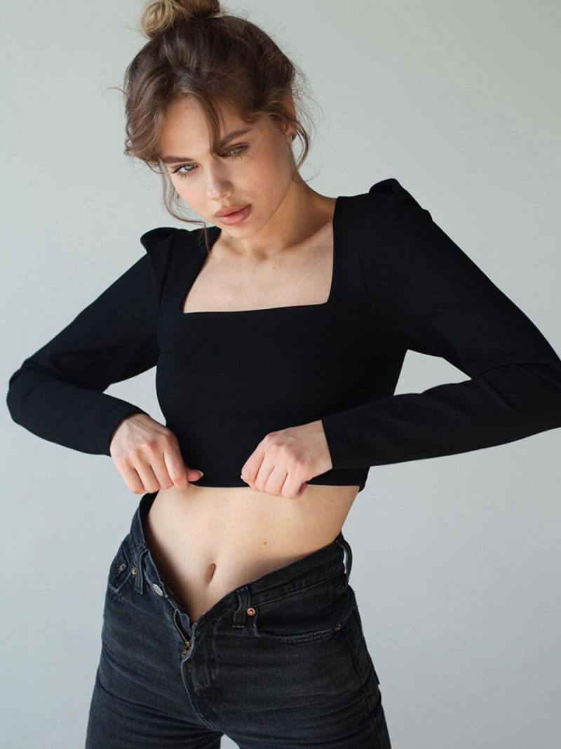 Short black hollow out long sleeve T-shirt Short black hollow out long sleeve T-shirt