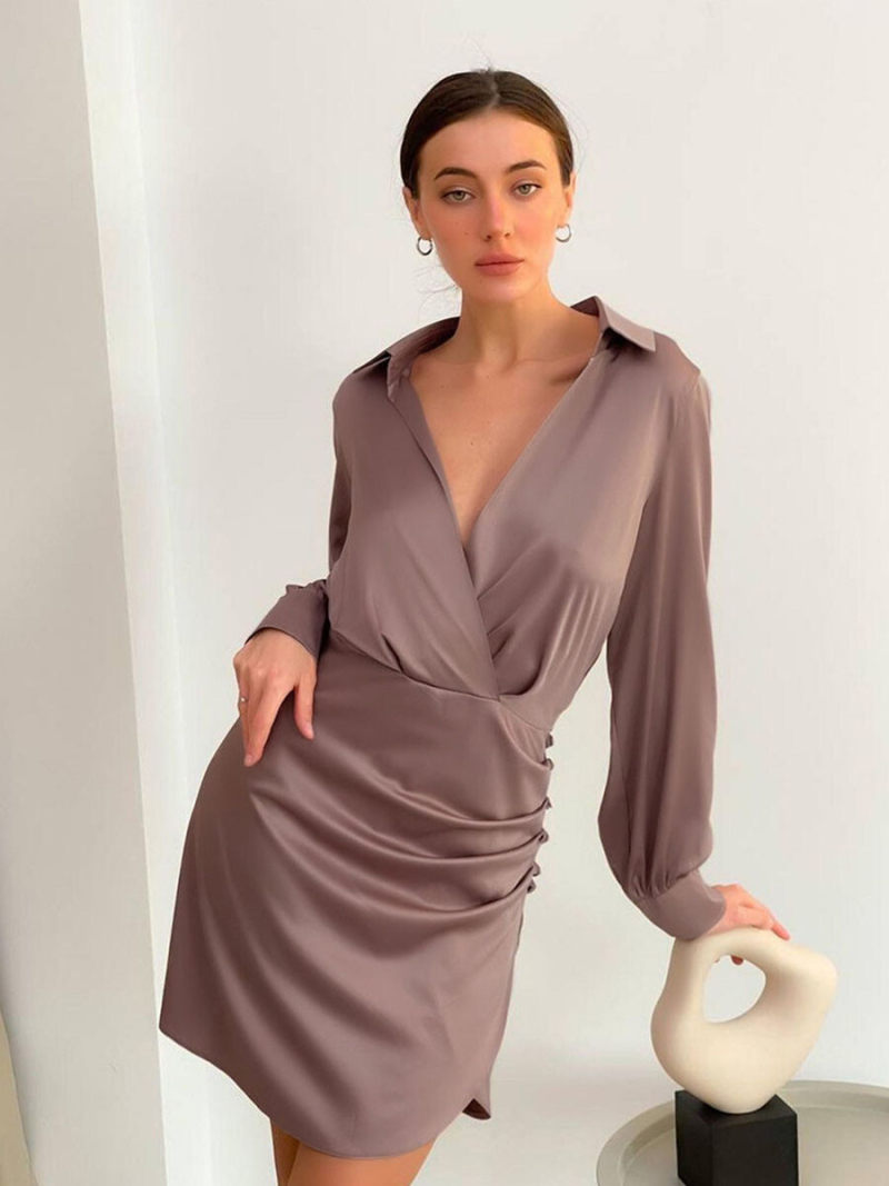 Deep v-neck temperament of emulation silk skirt Deep v-neck temperament of emulation silk skirt