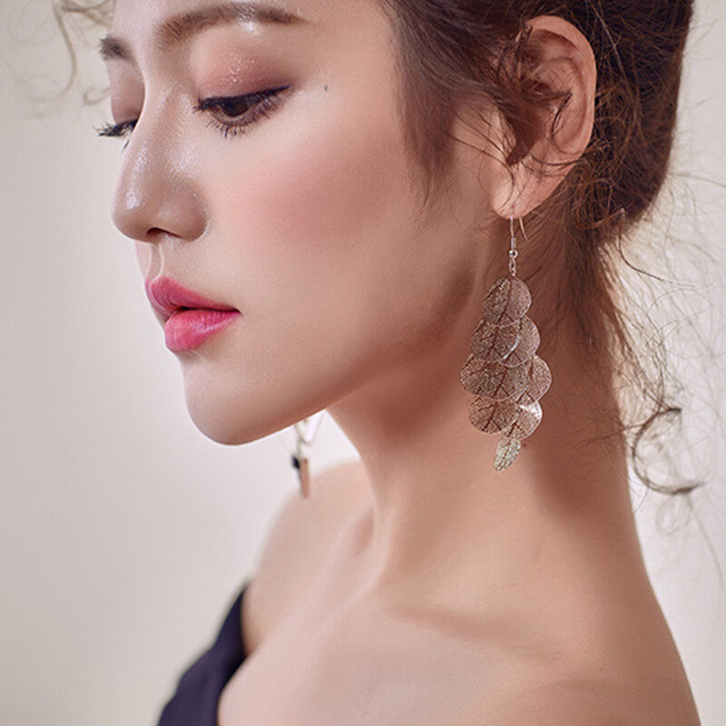 Drop earrings in leaf design  s925 hoop