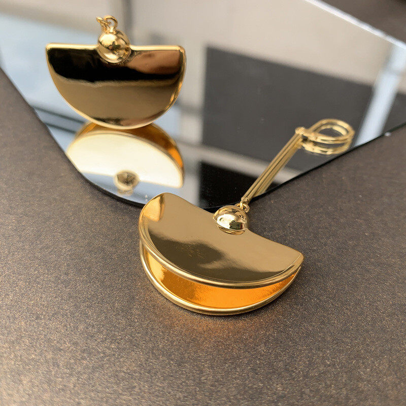 Coppery stud earrings