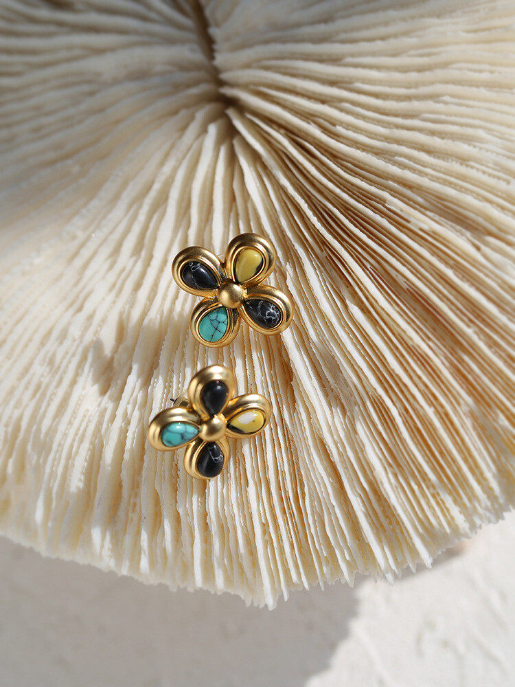 Four leaf clover stud earrings