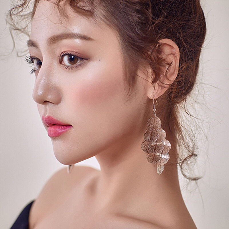 Drop earrings in leaf design  s925 hoop