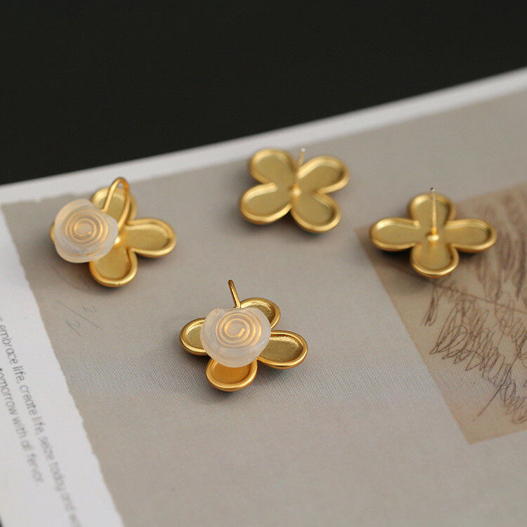 Four leaf clover stud earrings