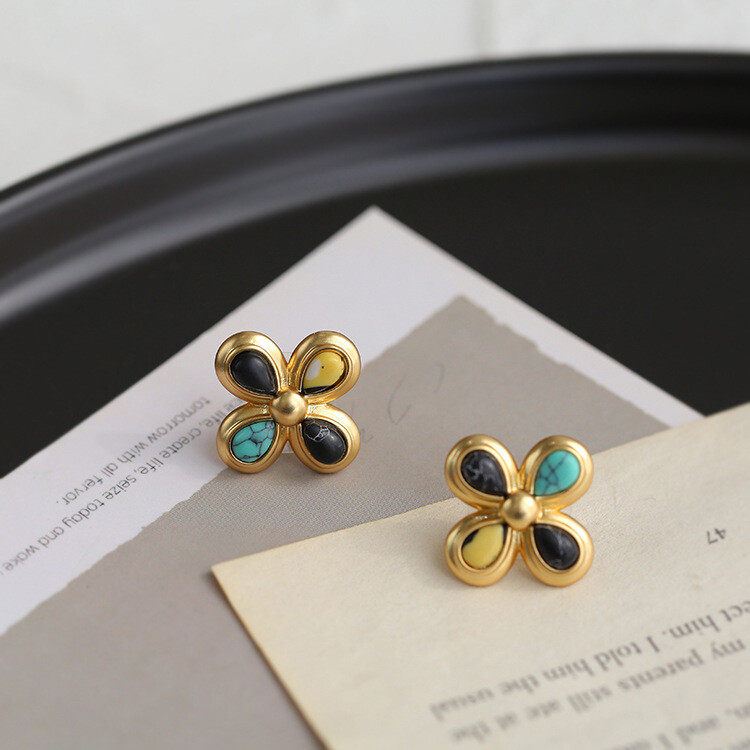 Four leaf clover stud earrings