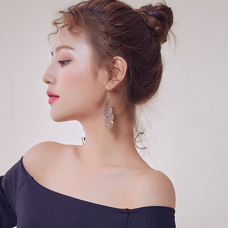 Drop earrings in leaf design  s925 hoop