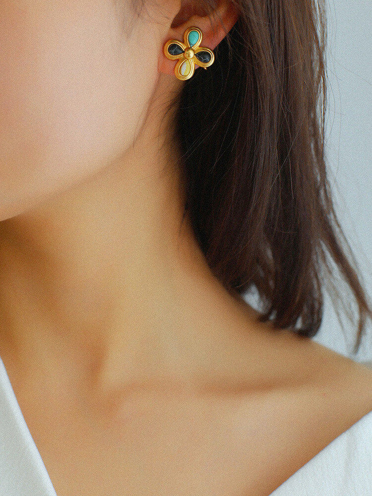 Four leaf clover stud earrings