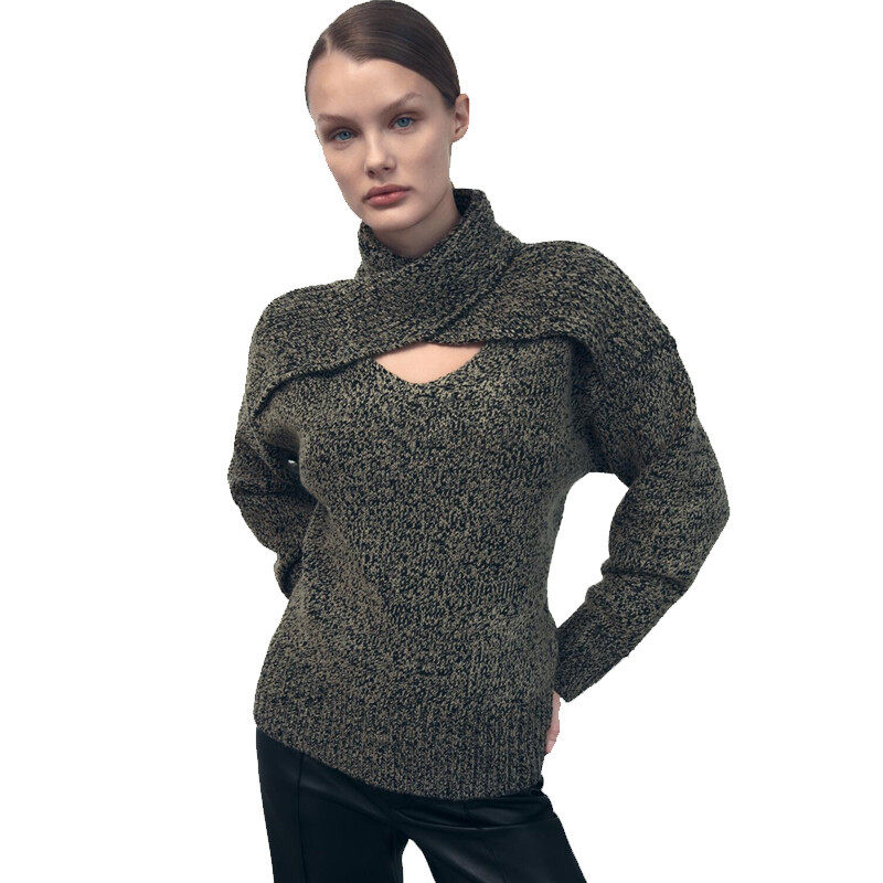 Overlap Coller Pullover
