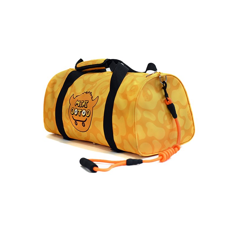 Four-wheel skateboard shoulder backpack